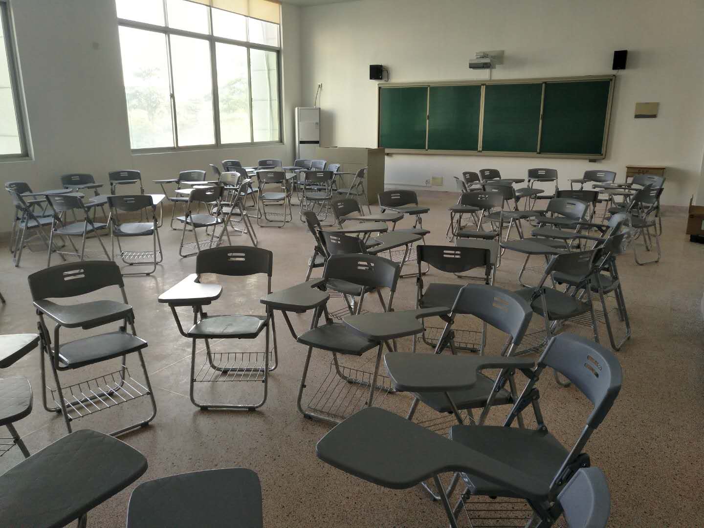 整洁的心理团辅室